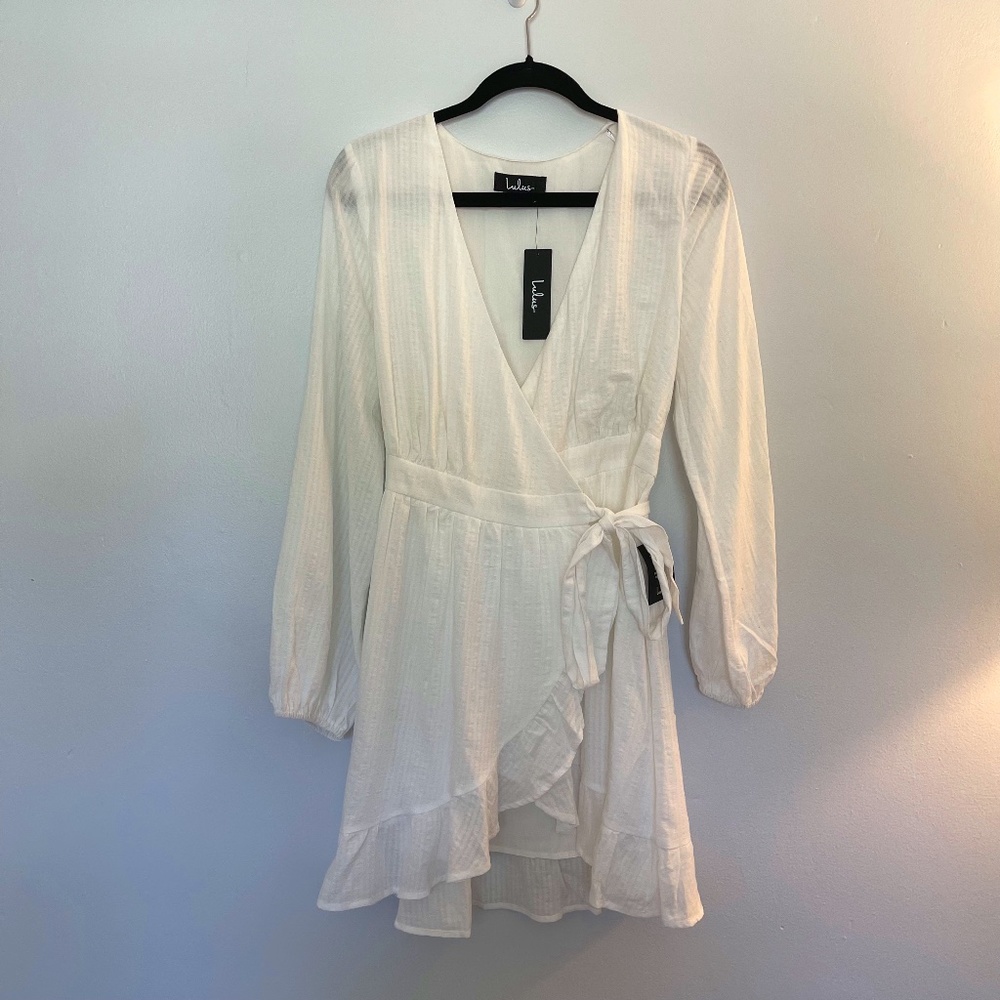 Lulus Size M White Ruffled Wrap Dress